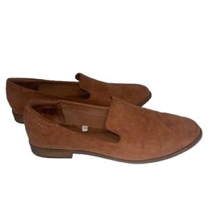 Universal thread- brown flats